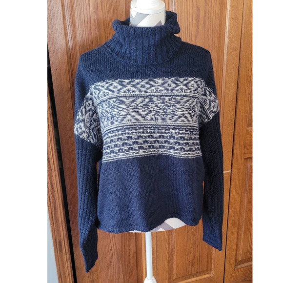 American Eagle Outfitters Sweaters - American Eagle NWT Slightly Cropped Sweater Size XL Women's